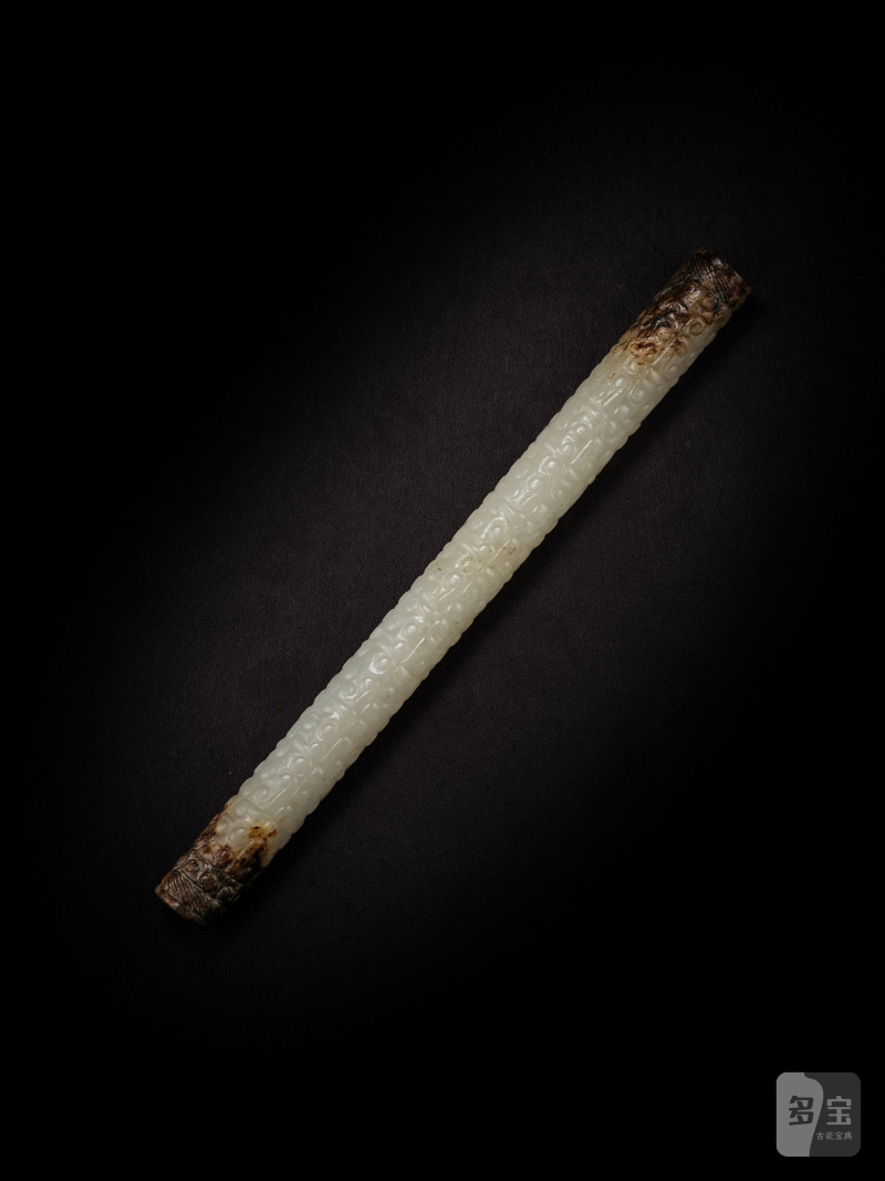 明或更早　玉勾連雲紋棒狀飾 | A JADE CYLINDRICAL ORNAMENT - 图4